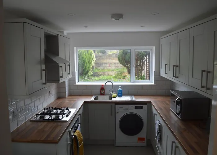 The Crandale Road House Villa