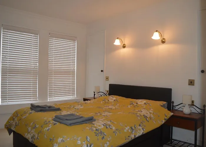 The Crandale Road House Villa